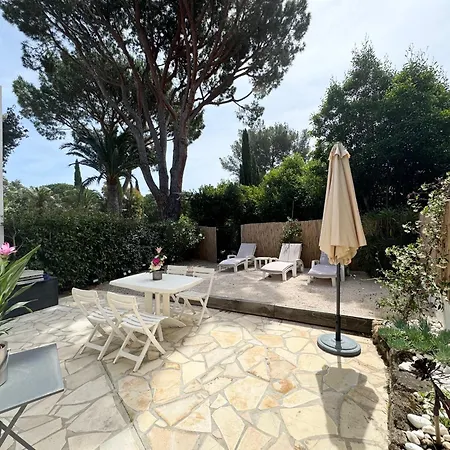 1ch Avec Terrasse Et Jardinet A 400m De La