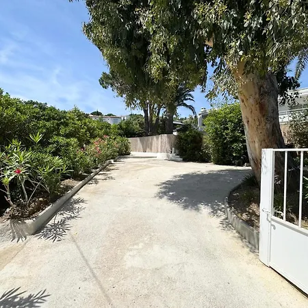 1ch Avec Terrasse Et Jardinet A 400m De La Cavalaire-sur-Mer